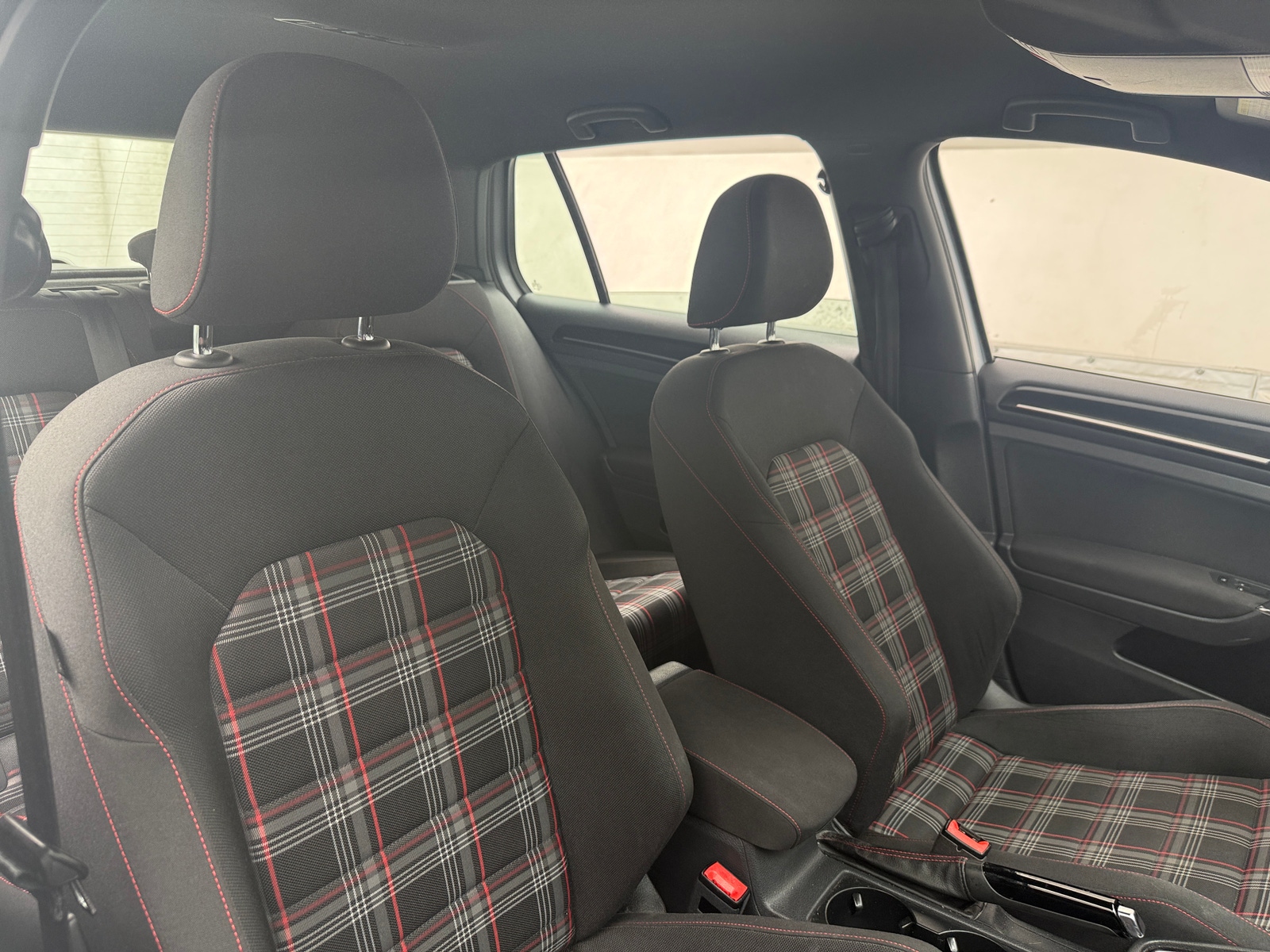 Thumbnail: 2017 Volkswagen Golf - 2