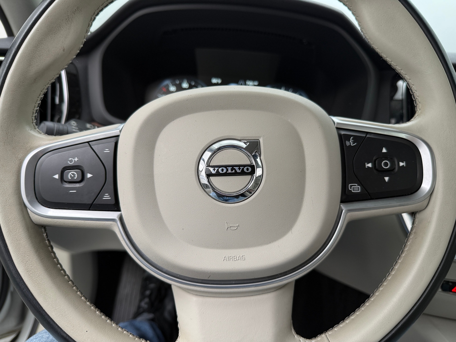 Thumbnail: 2022 Volvo S60 - 4