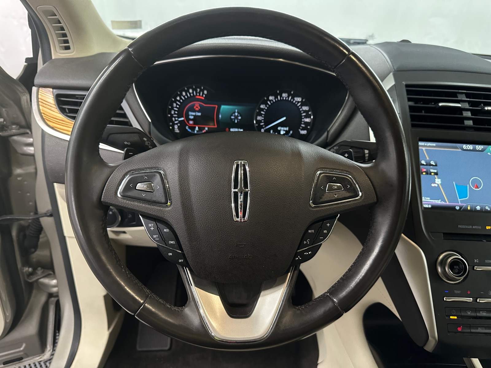 Thumbnail: 2015 Lincoln MKC - 4