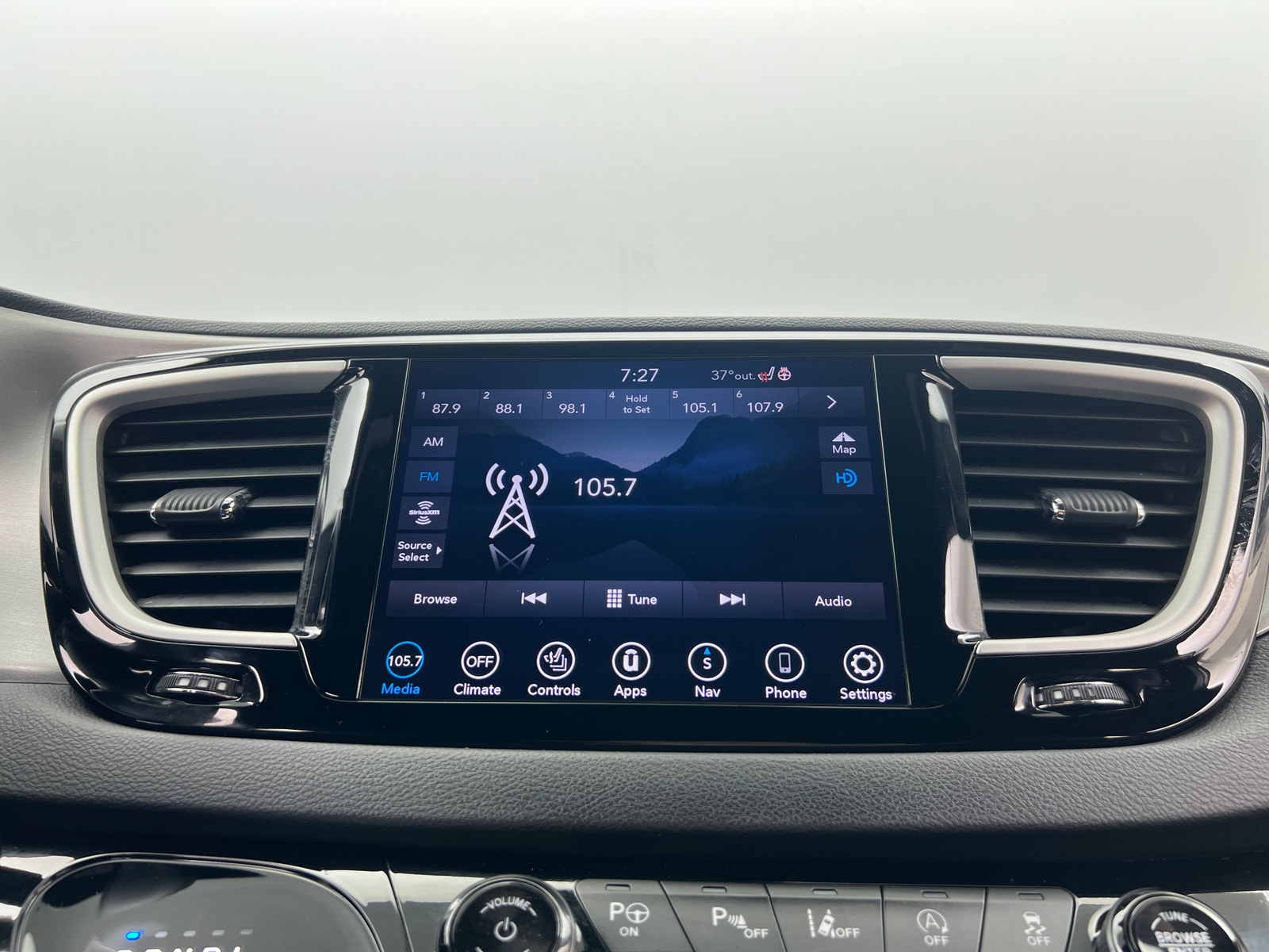 Thumbnail: 2020 Chrysler Pacifica - 3