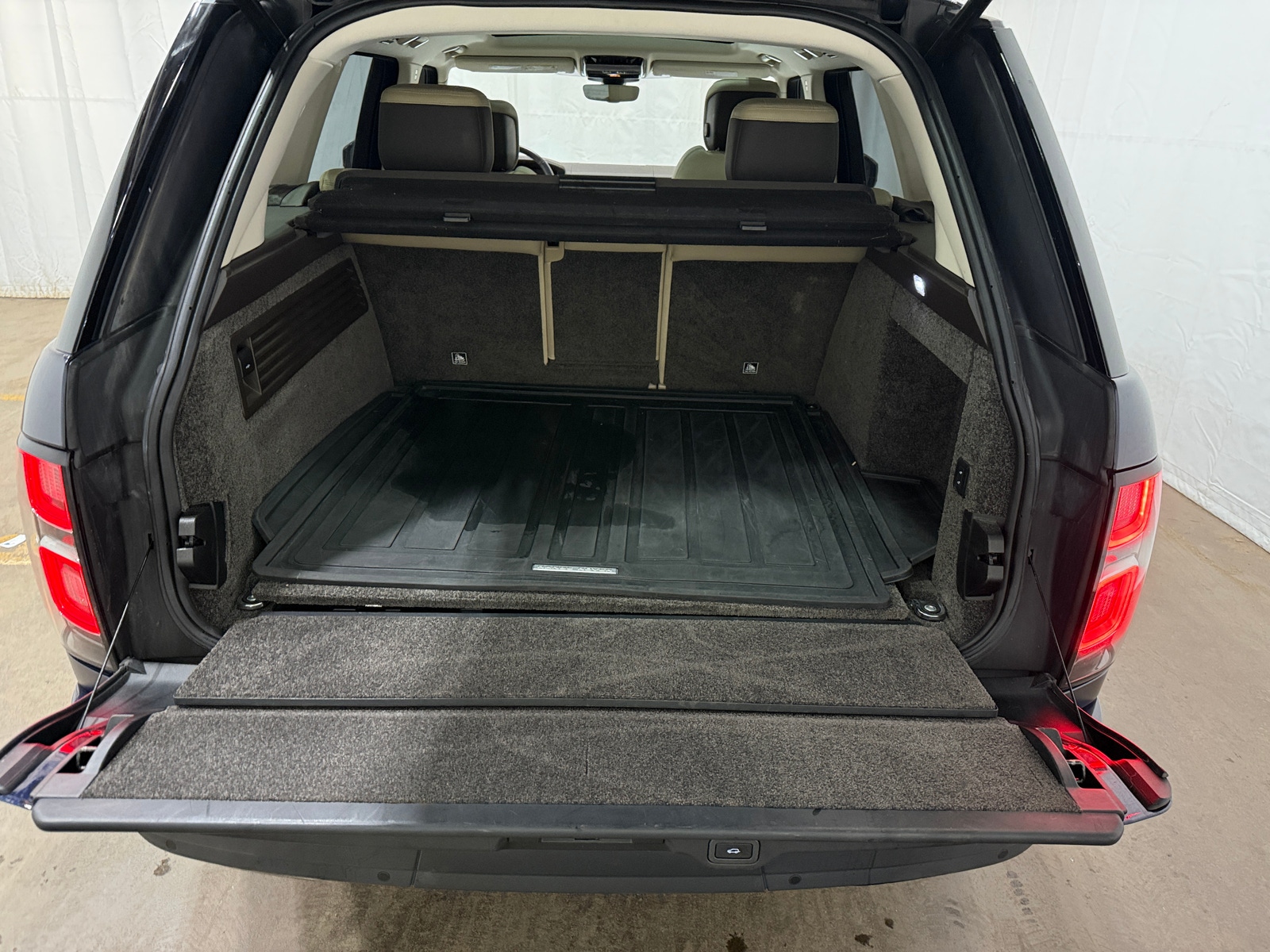 Thumbnail: 2019 Land Rover Range Rover - 6