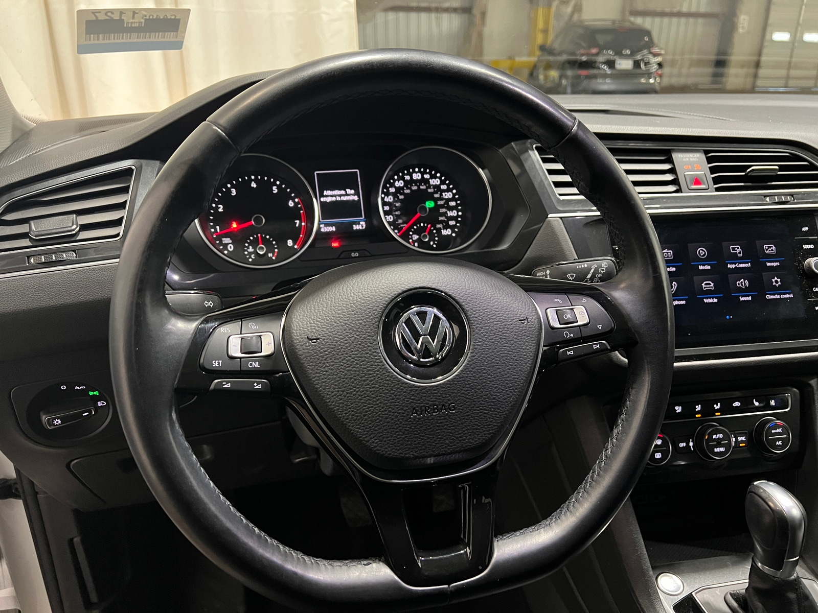 Thumbnail: 2018 Volkswagen Tiguan - 4