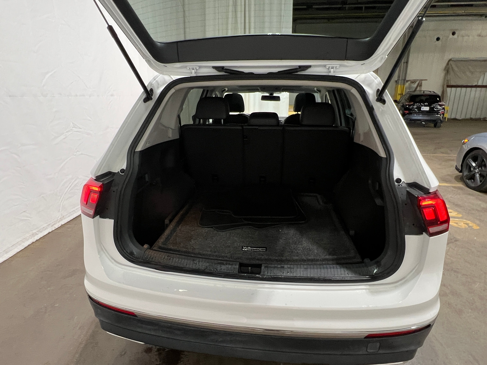 Thumbnail: 2018 Volkswagen Tiguan - 6