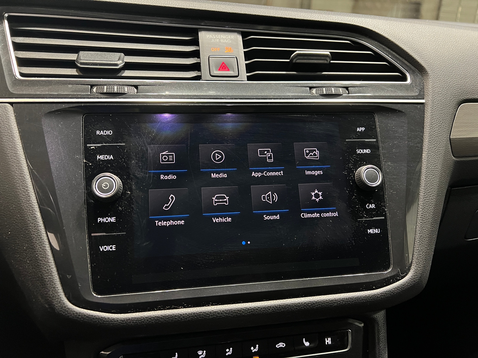 Thumbnail: 2018 Volkswagen Tiguan - 3