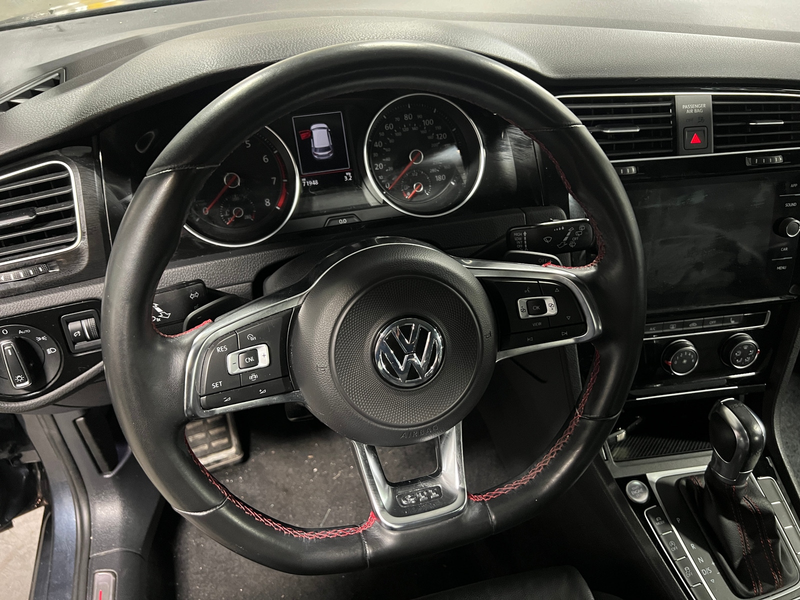 Thumbnail: 2019 Volkswagen Golf - 4