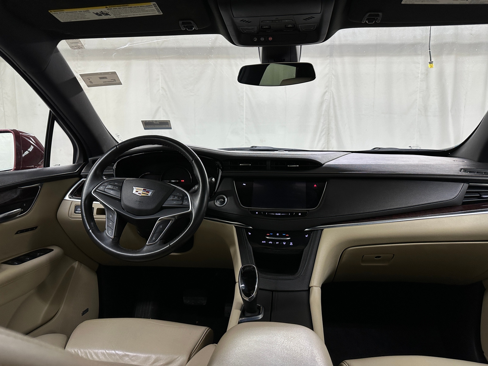 Thumbnail: 2017 Cadillac XT5 - 2