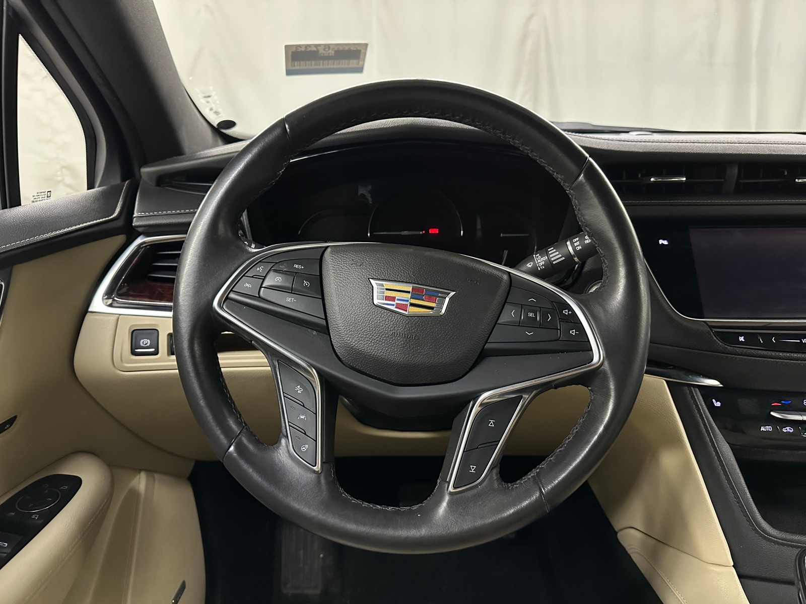 Thumbnail: 2017 Cadillac XT5 - 4