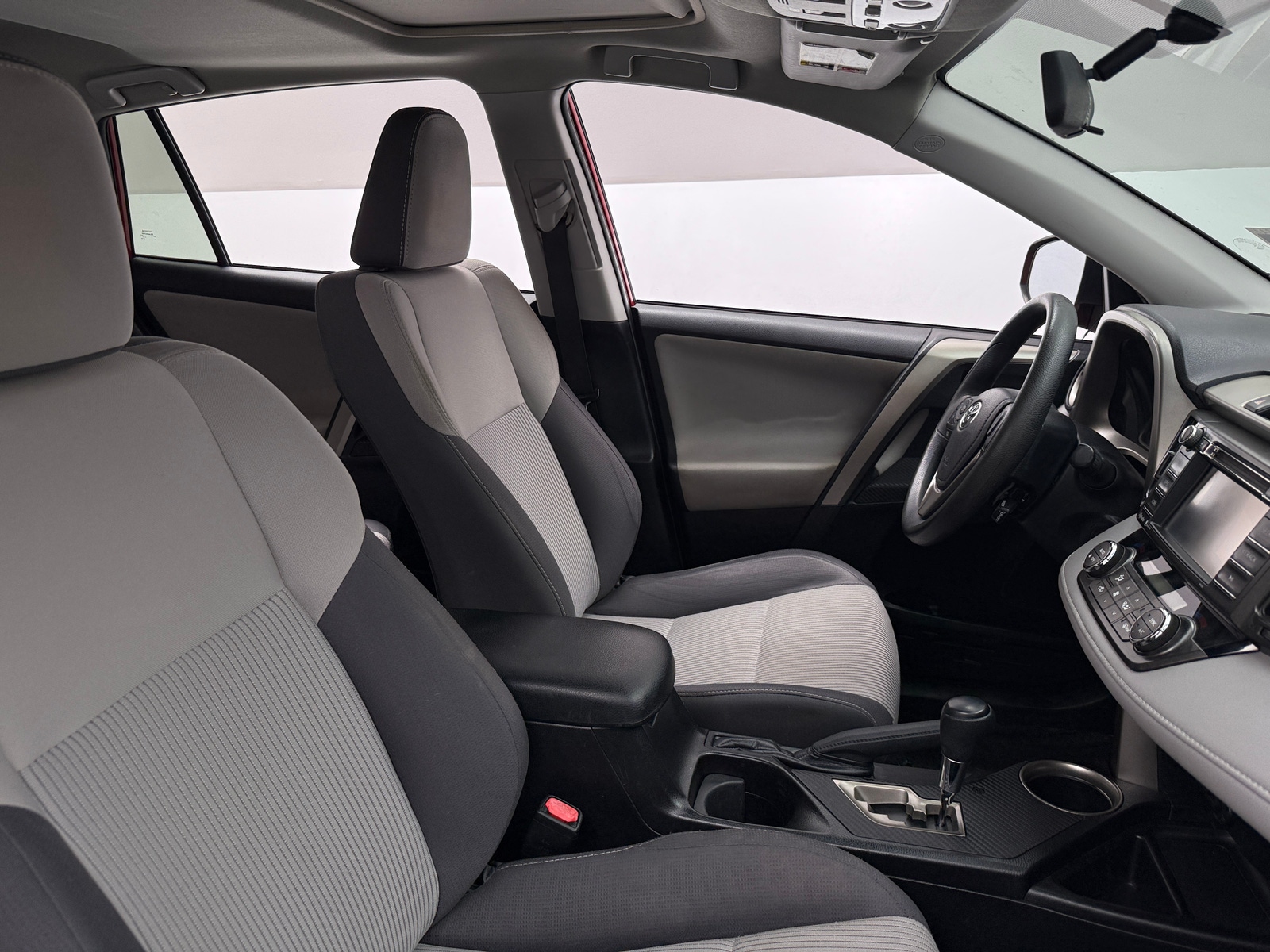 Thumbnail: 2015 Toyota RAV4 - 2