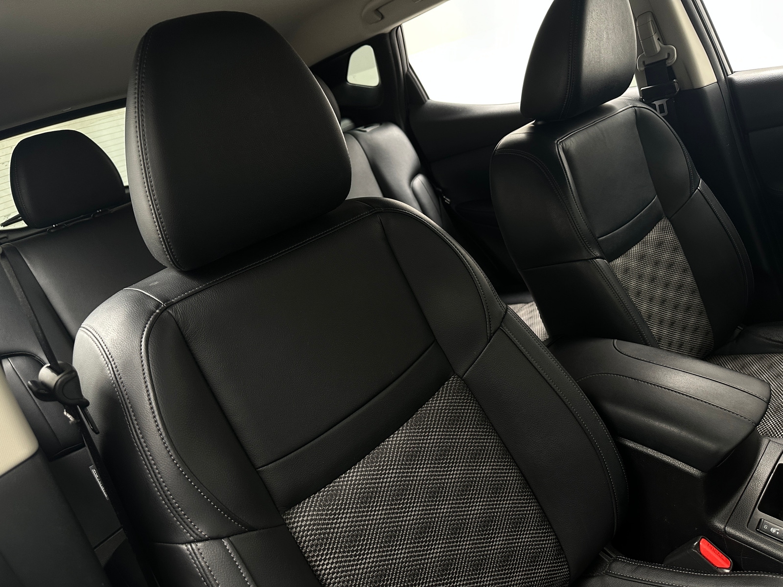 Thumbnail: 2021 Nissan Rogue Sport - 2