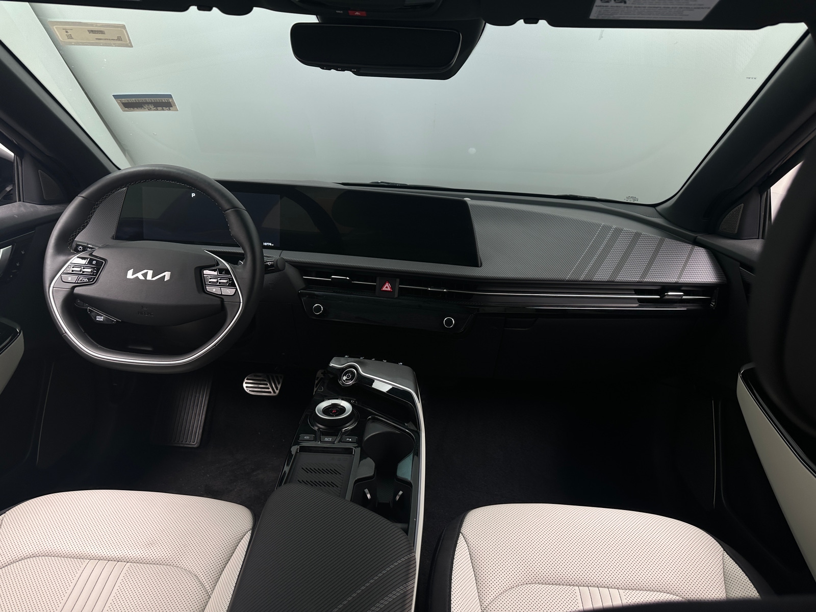 Thumbnail: 2023 Kia EV6 - 2