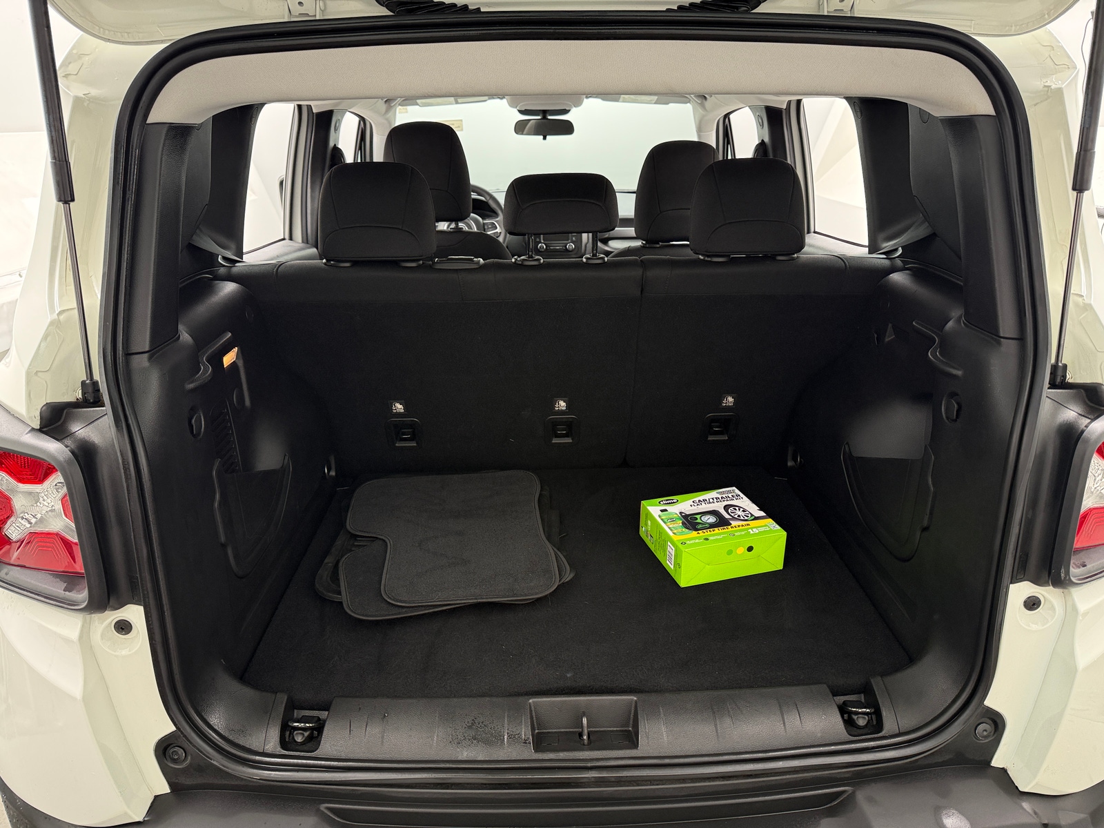 Thumbnail: 2020 Jeep Renegade - 7