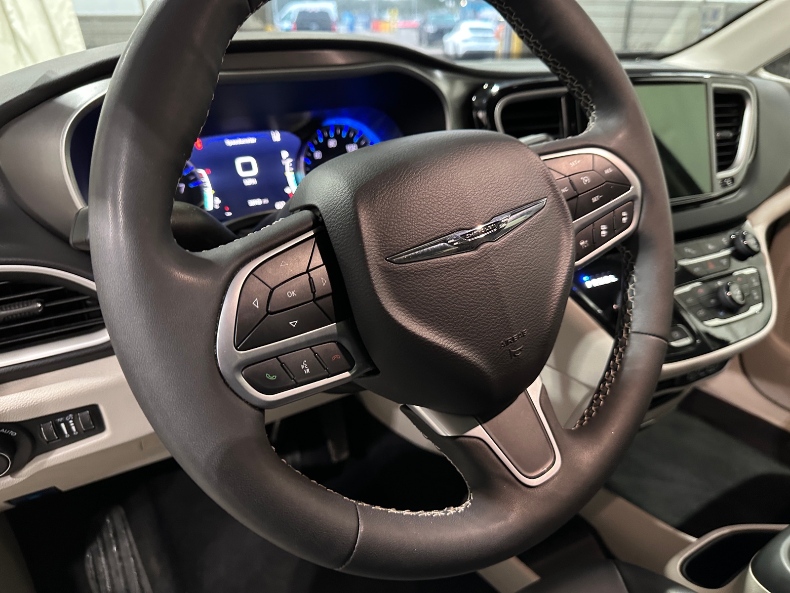 Thumbnail: 2024 Chrysler Pacifica - 4