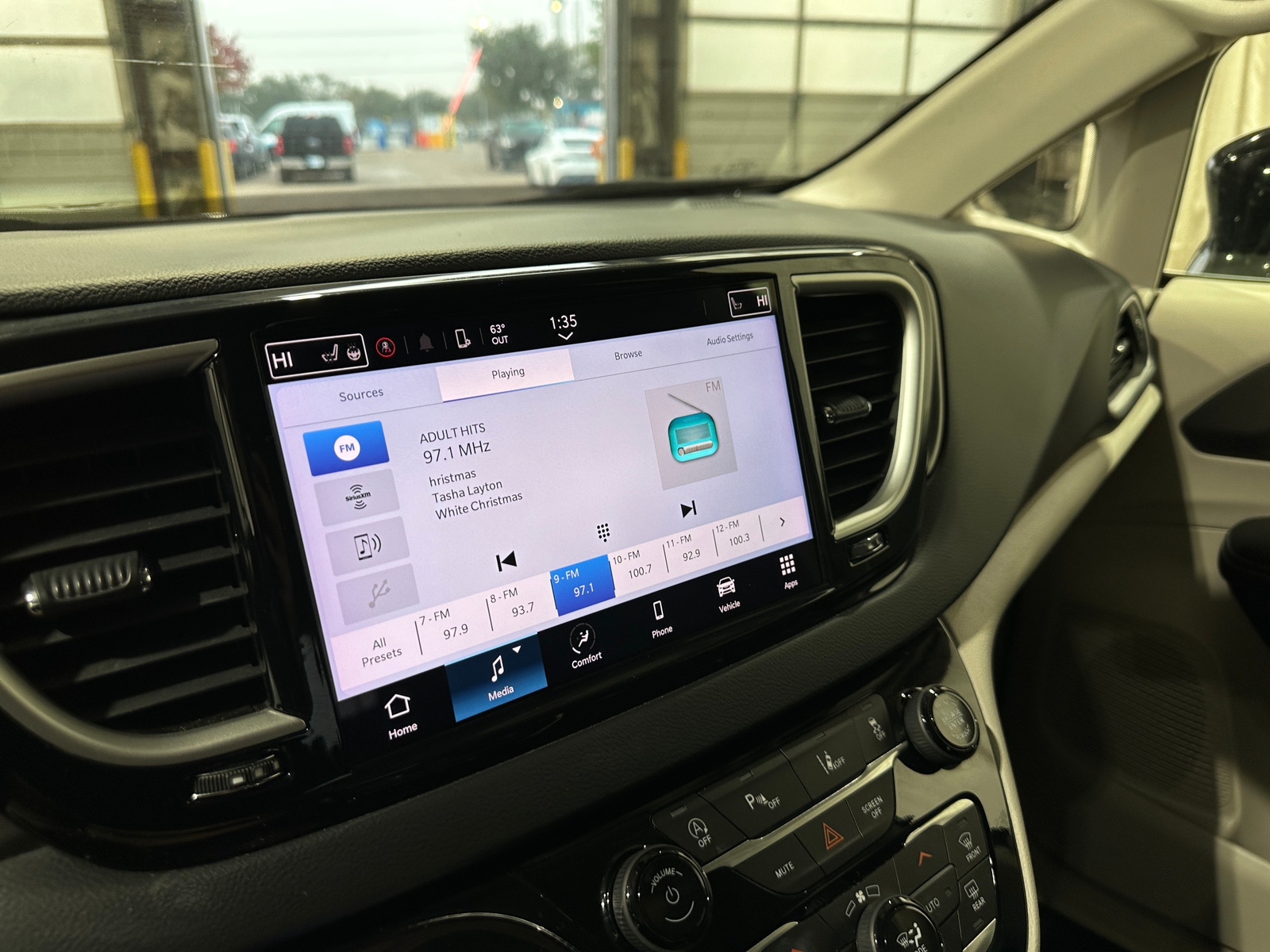 Thumbnail: 2024 Chrysler Pacifica - 3