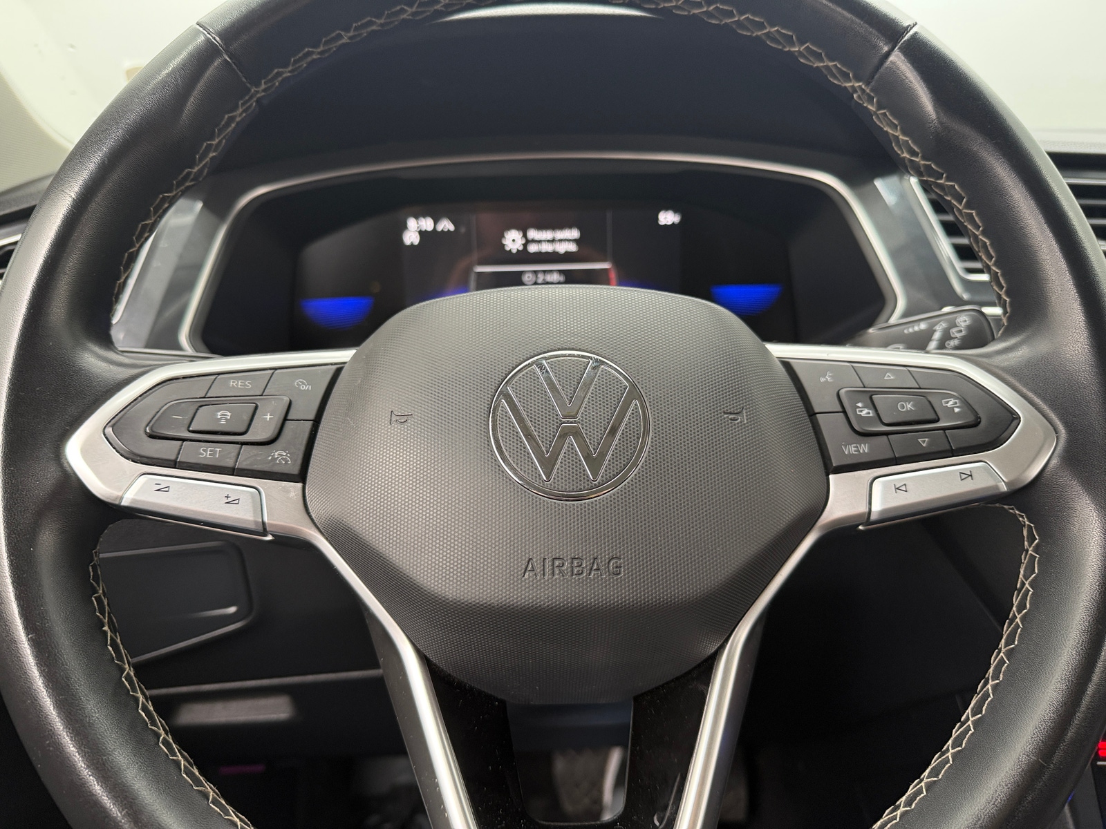 Thumbnail: 2023 Volkswagen Tiguan - 4