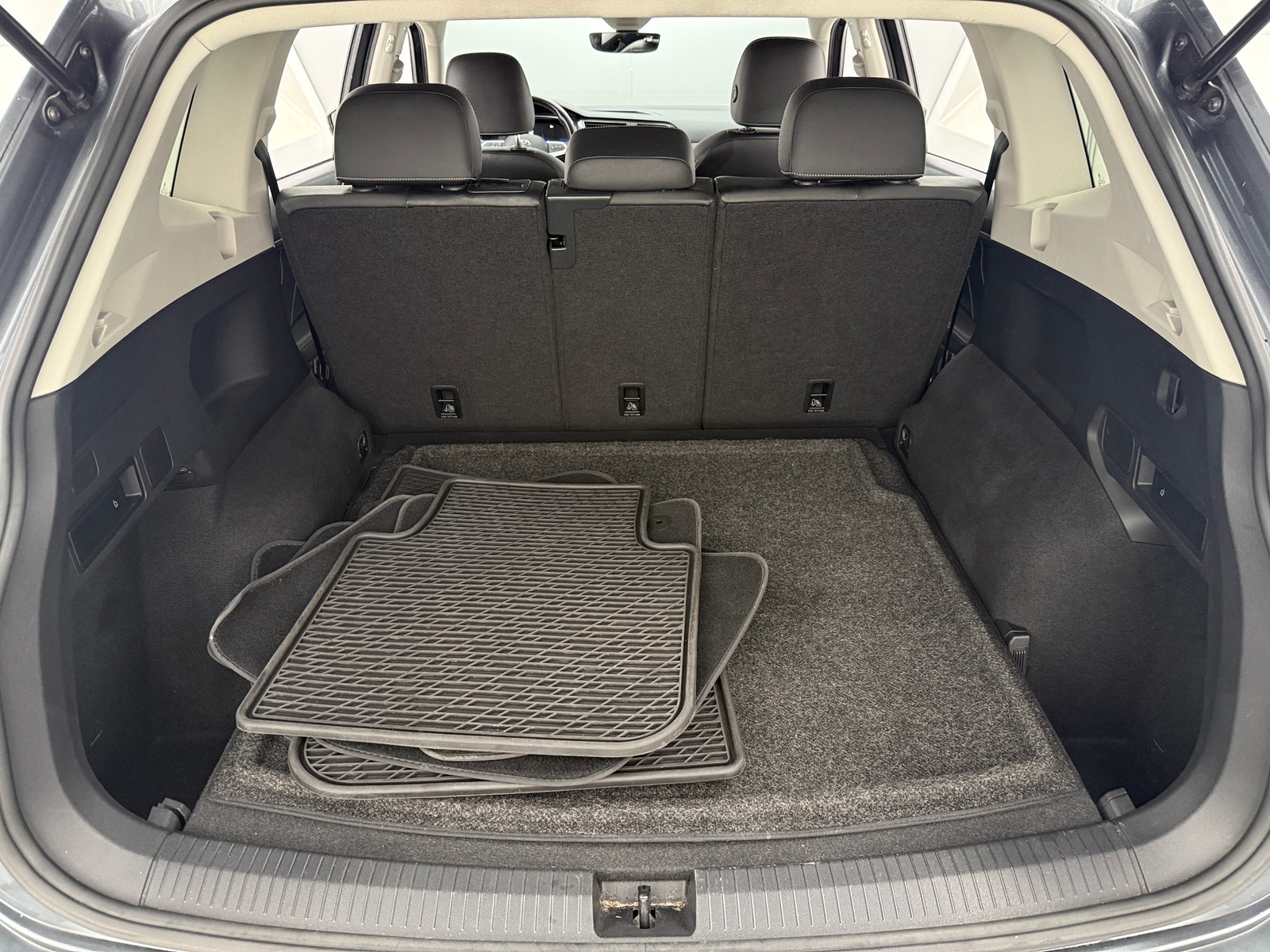 Thumbnail: 2023 Volkswagen Tiguan - 6