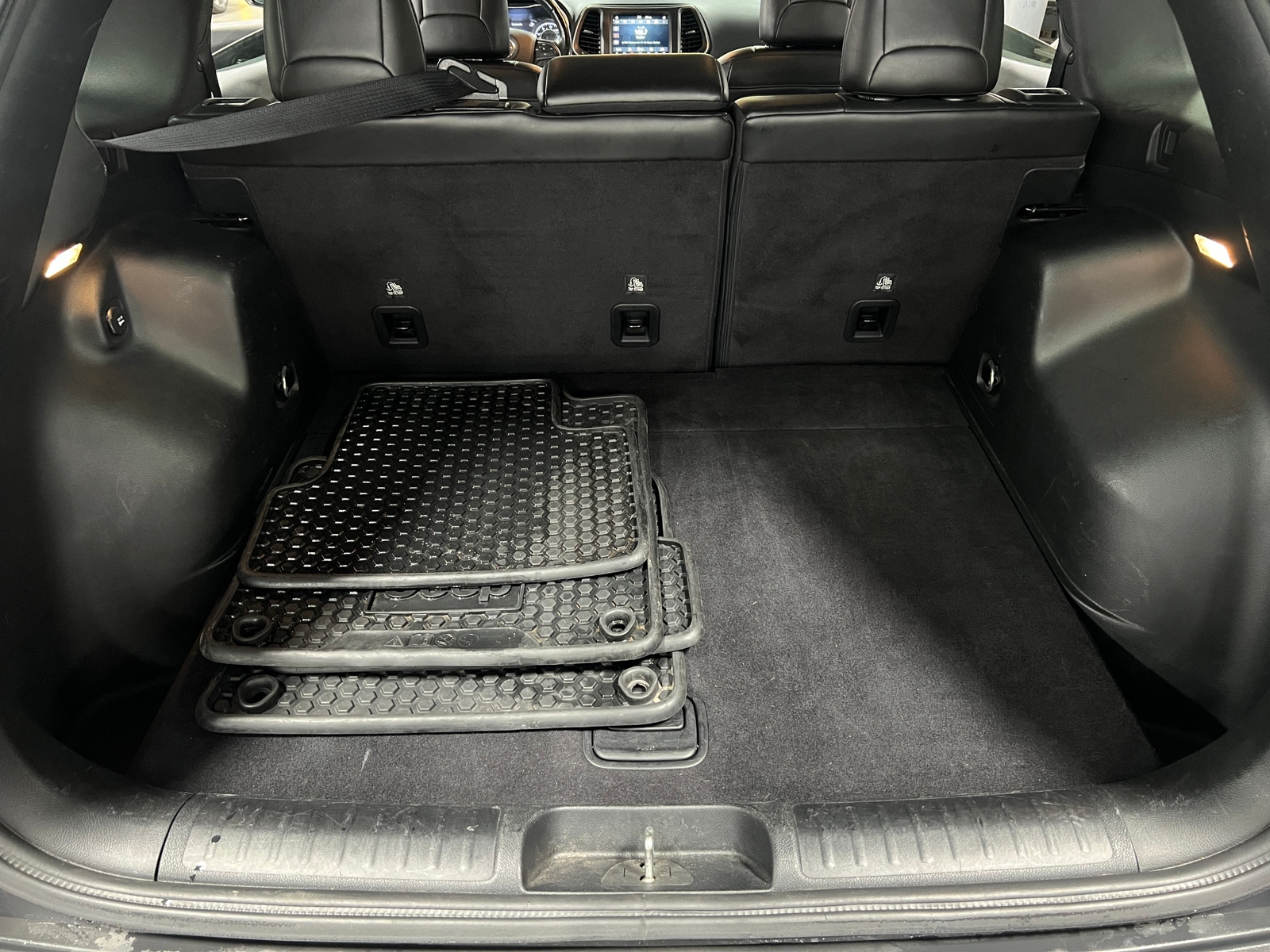 Thumbnail: 2020 Jeep Cherokee - 7