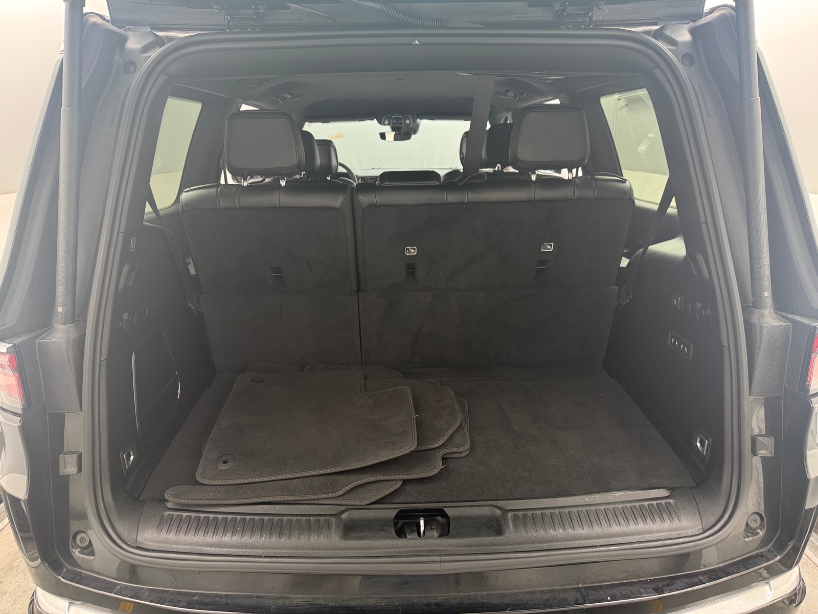 Thumbnail: 2024 Jeep Wagoneer - 6