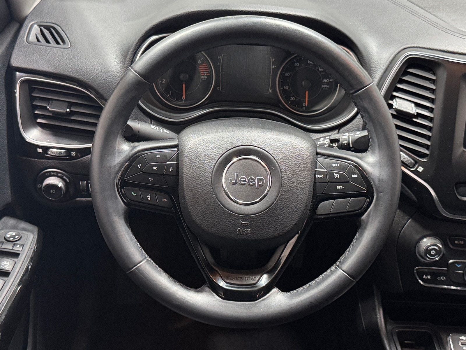 Thumbnail: 2019 Jeep Cherokee - 5