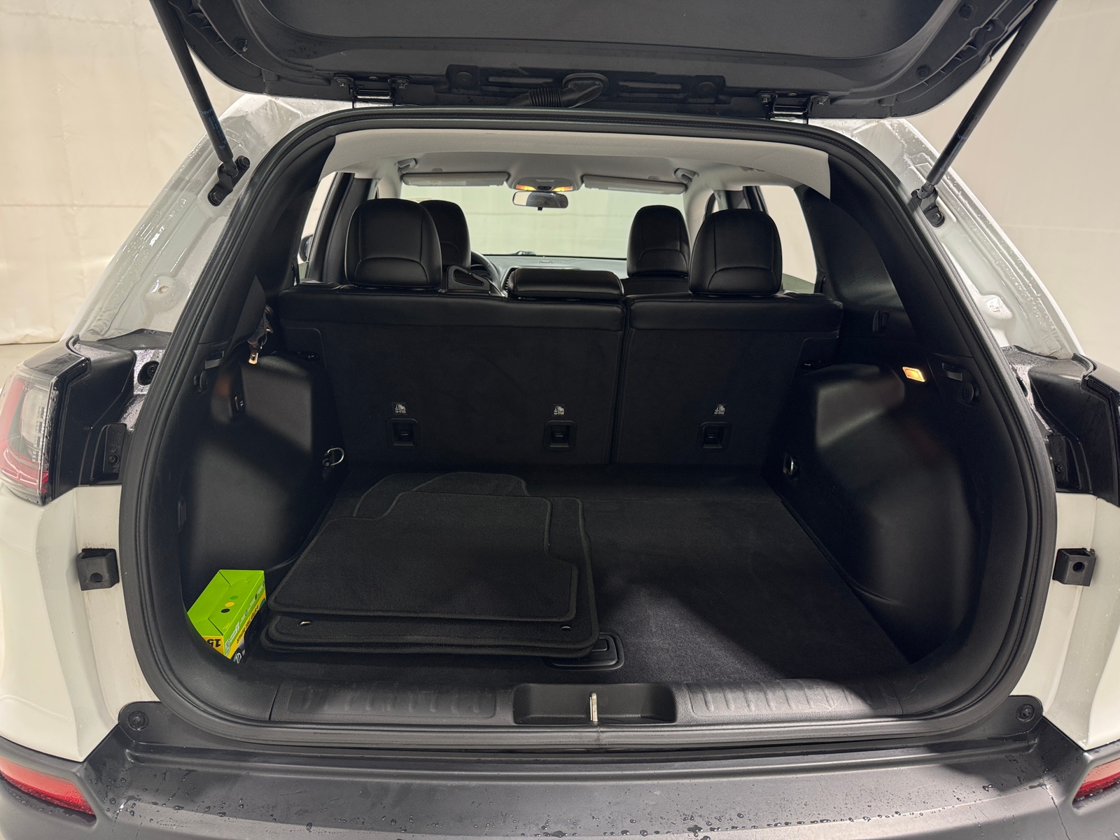 Thumbnail: 2019 Jeep Cherokee - 7