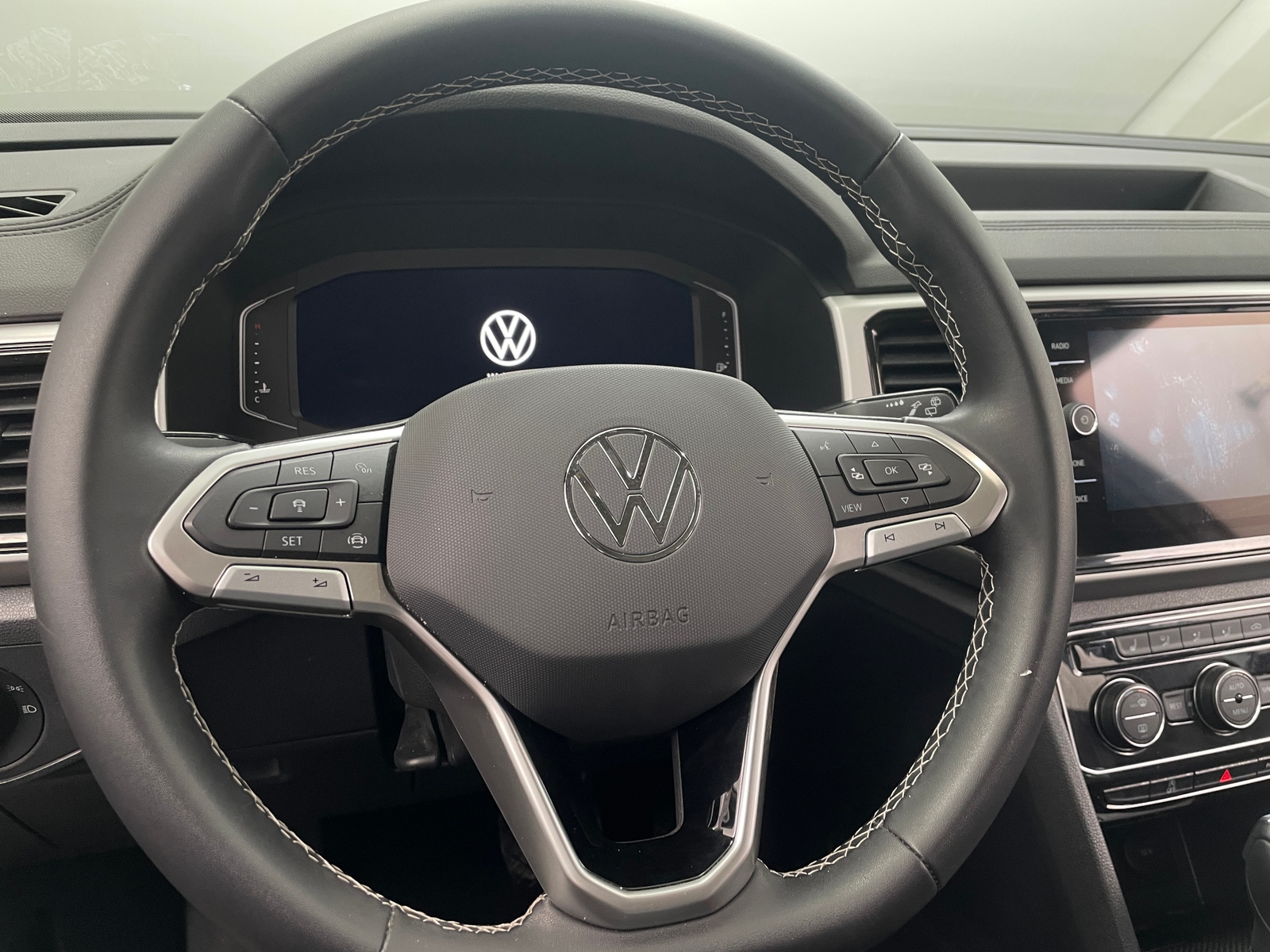 Thumbnail: 2022 Volkswagen Atlas - 4