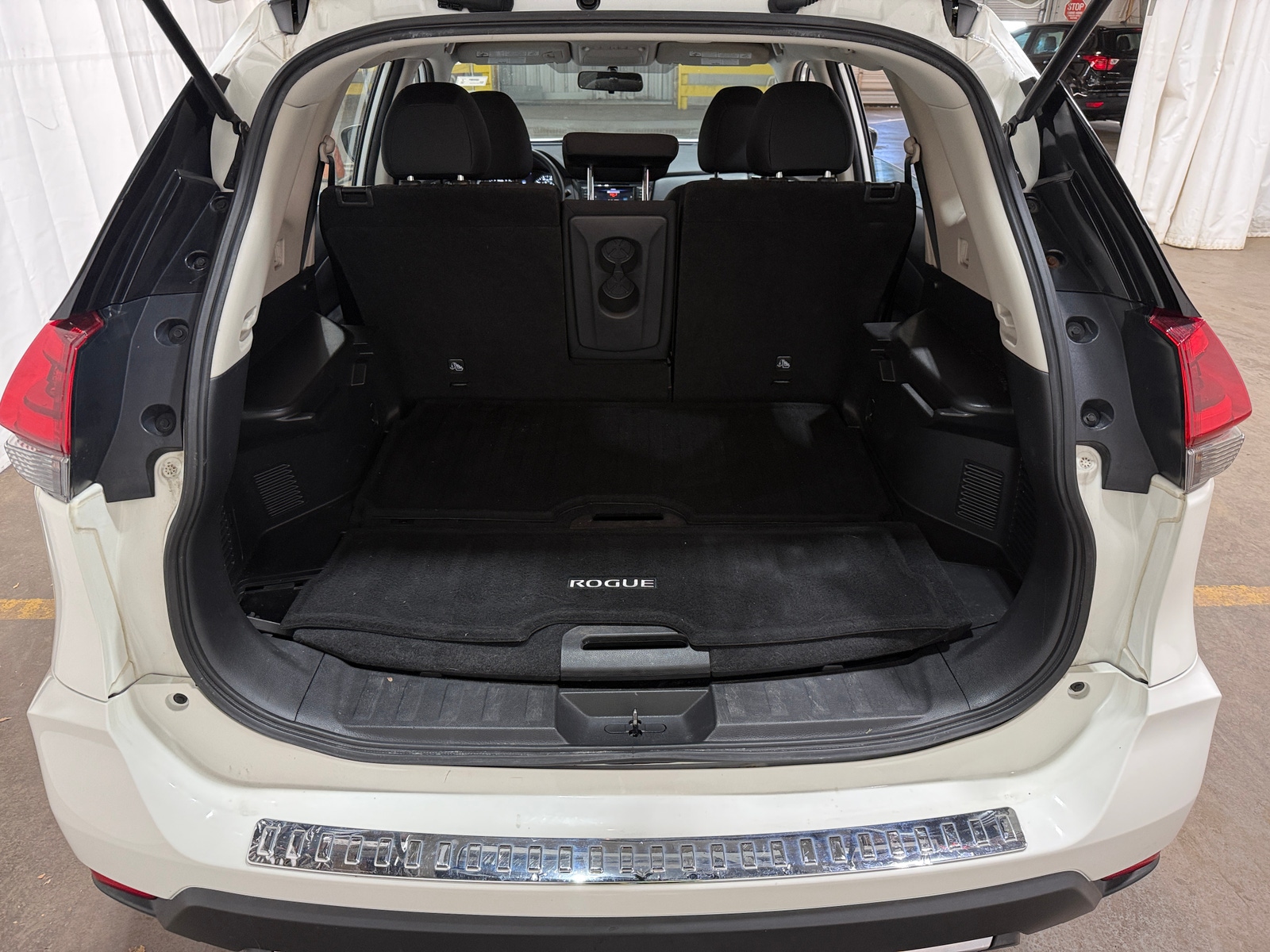 Thumbnail: 2018 Nissan Rogue - 7