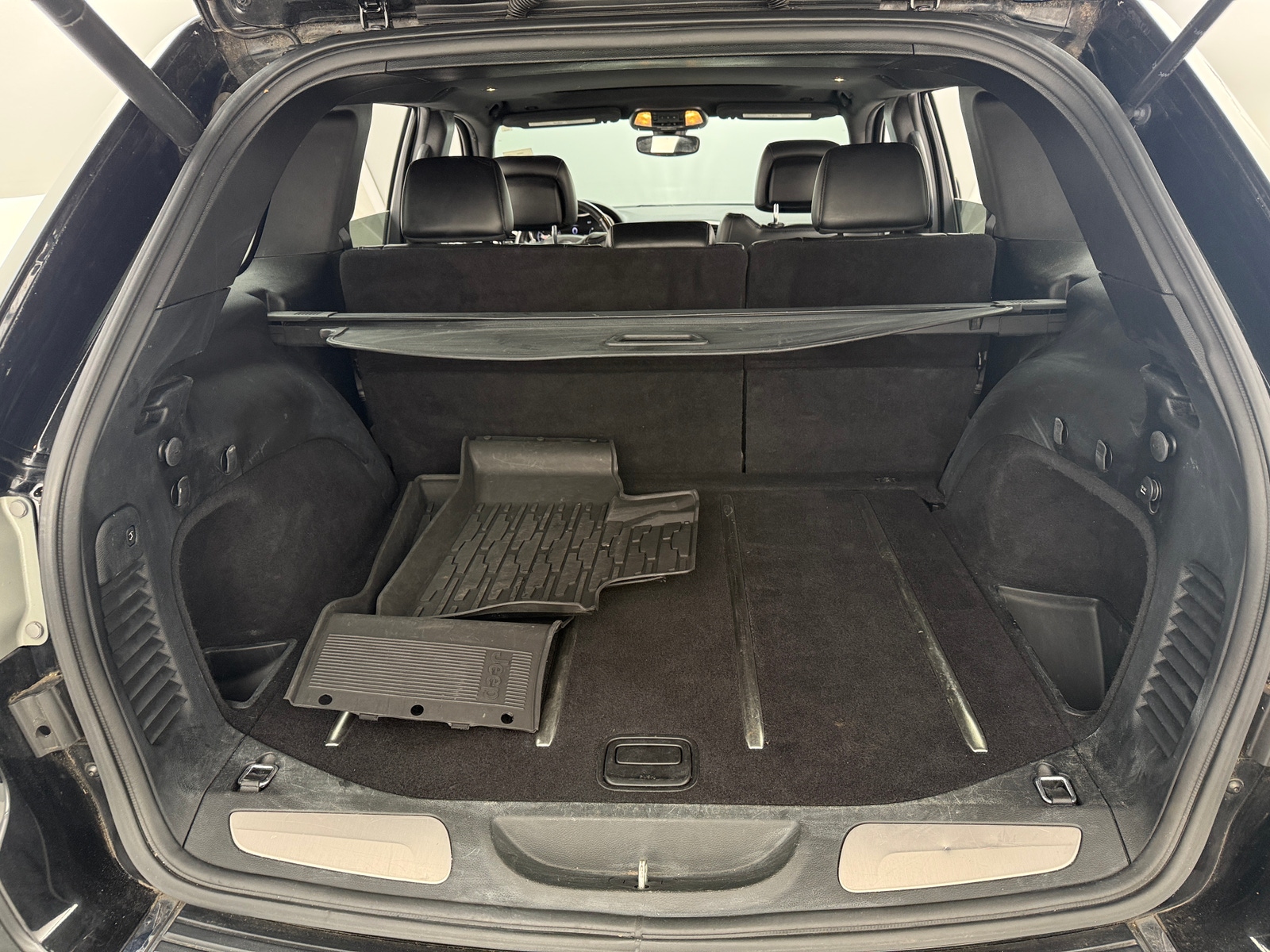 Thumbnail: 2017 Jeep Grand Cherokee - 6