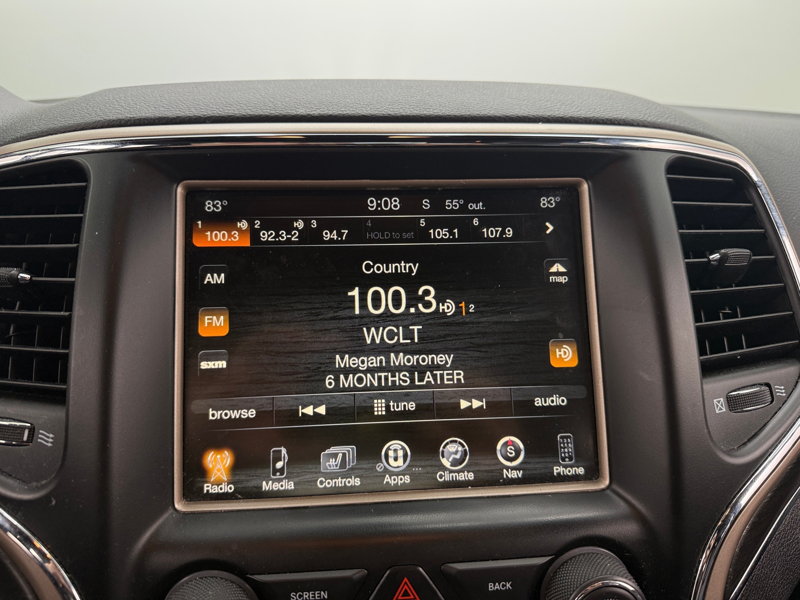 Thumbnail: 2017 Jeep Grand Cherokee - 3