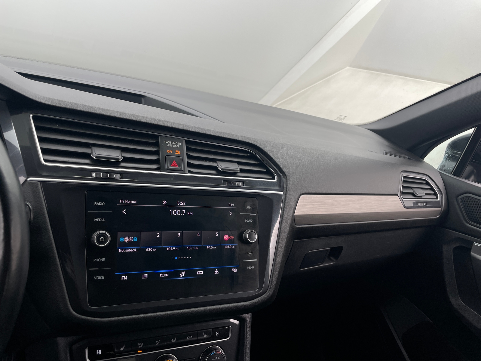 Thumbnail: 2021 Volkswagen Tiguan - 3