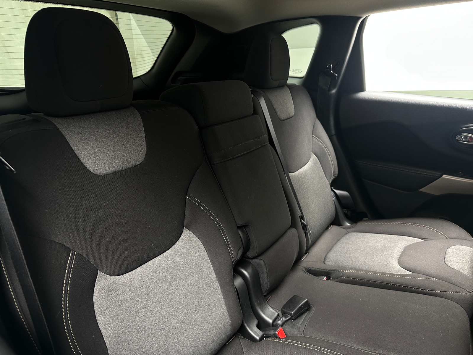 Thumbnail: 2018 Jeep Cherokee - 6