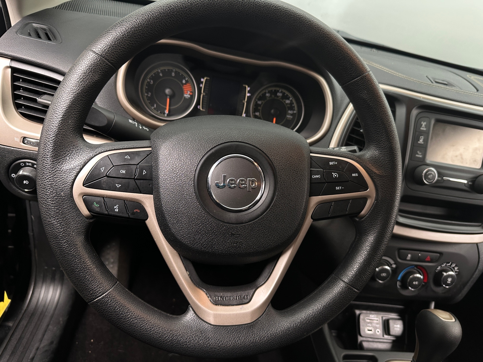 Thumbnail: 2018 Jeep Cherokee - 5