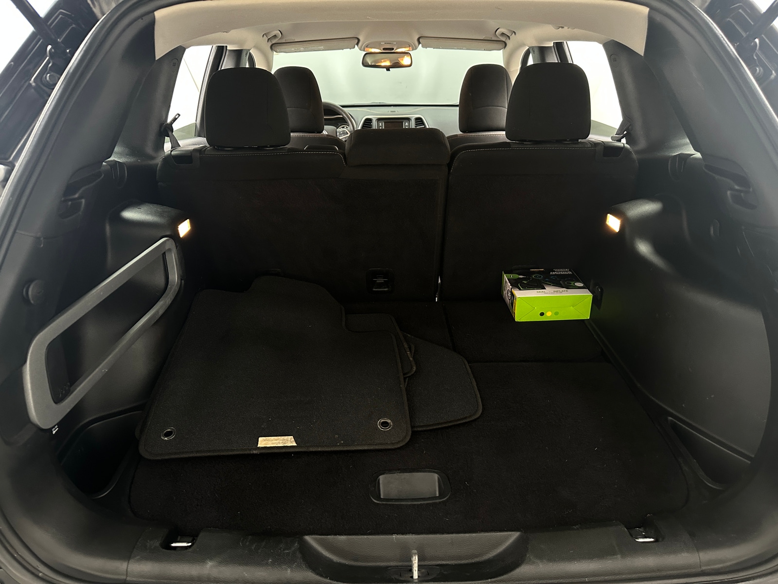 Thumbnail: 2018 Jeep Cherokee - 7