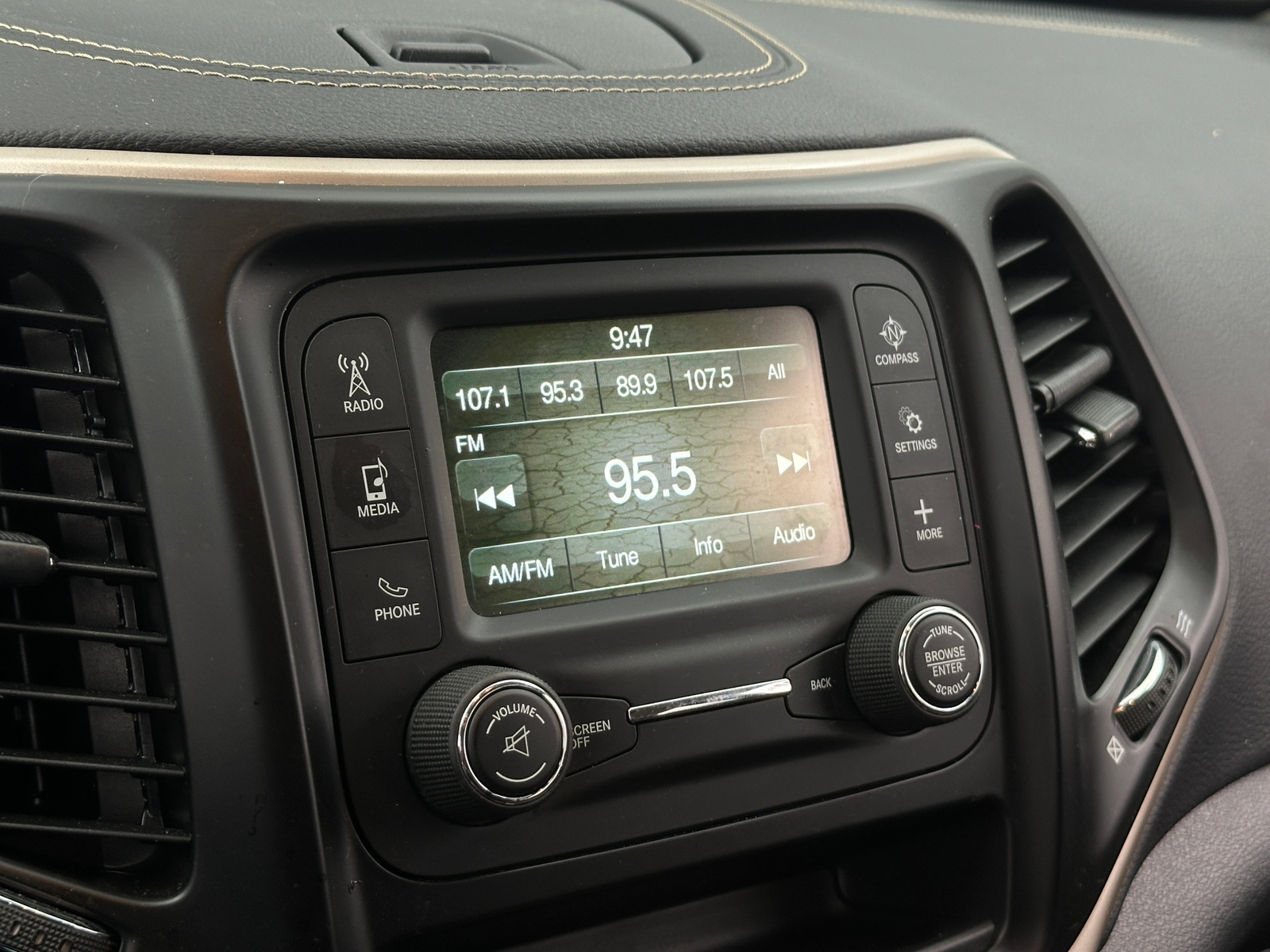 Thumbnail: 2018 Jeep Cherokee - 4