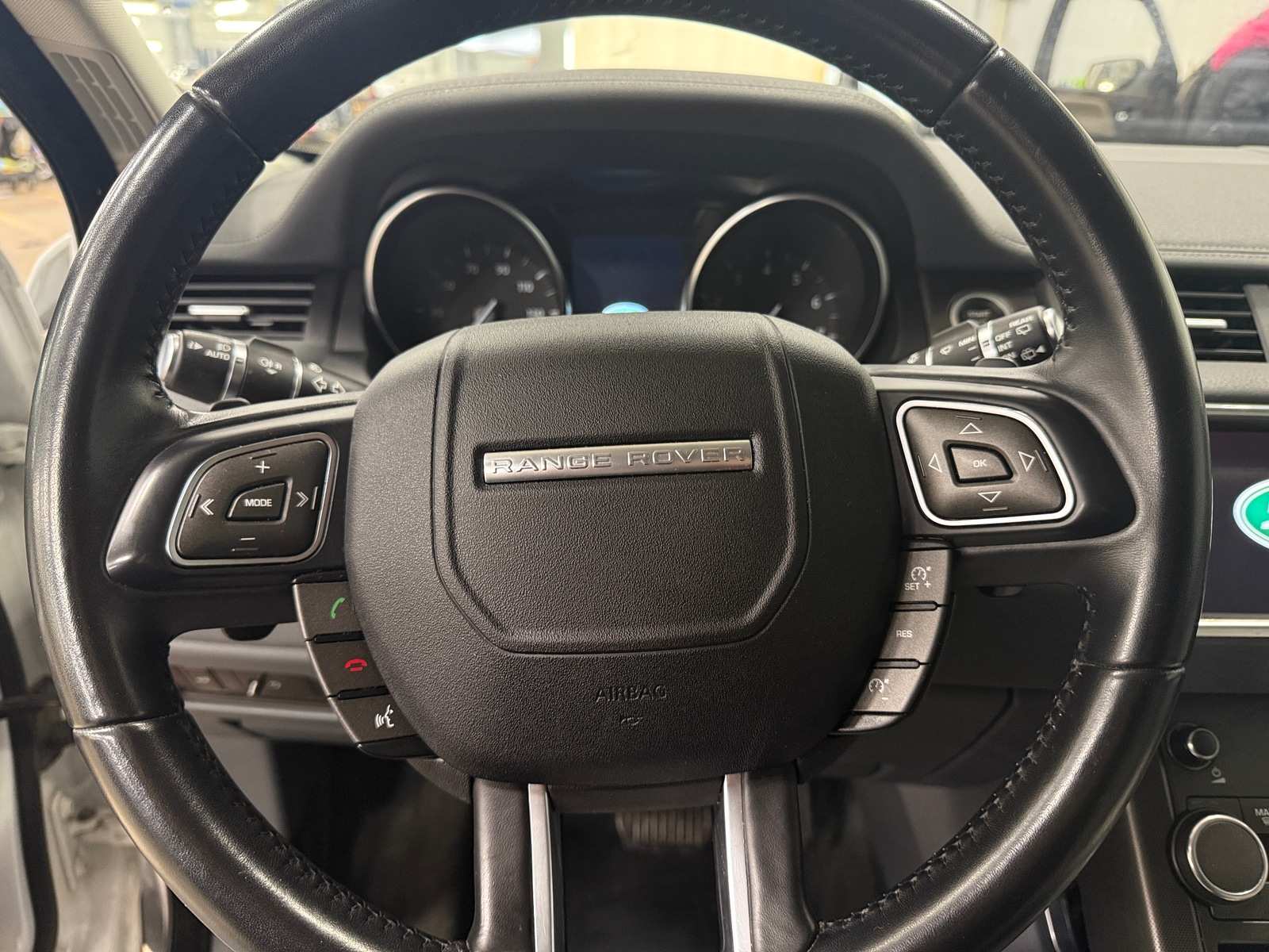 Thumbnail: 2019 Land Rover Range Rover Evoque - 4