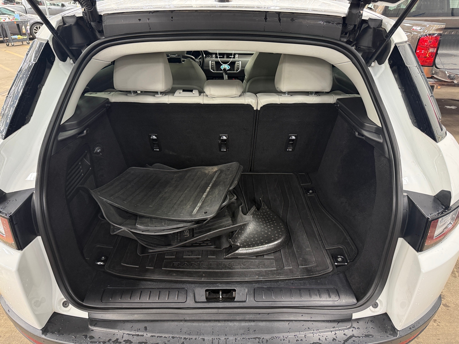 Thumbnail: 2019 Land Rover Range Rover Evoque - 6