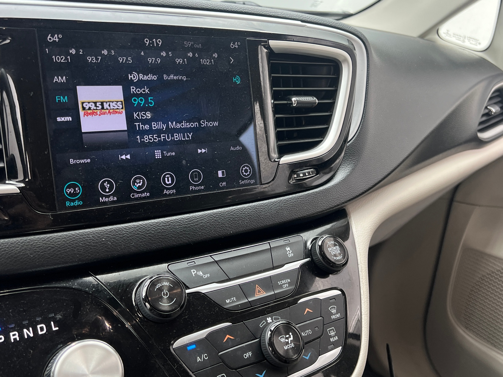 Thumbnail: 2018 Chrysler Pacifica - 4