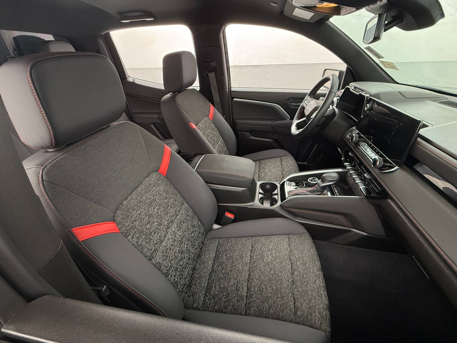 Thumbnail: 2025 Chevrolet Colorado - 2