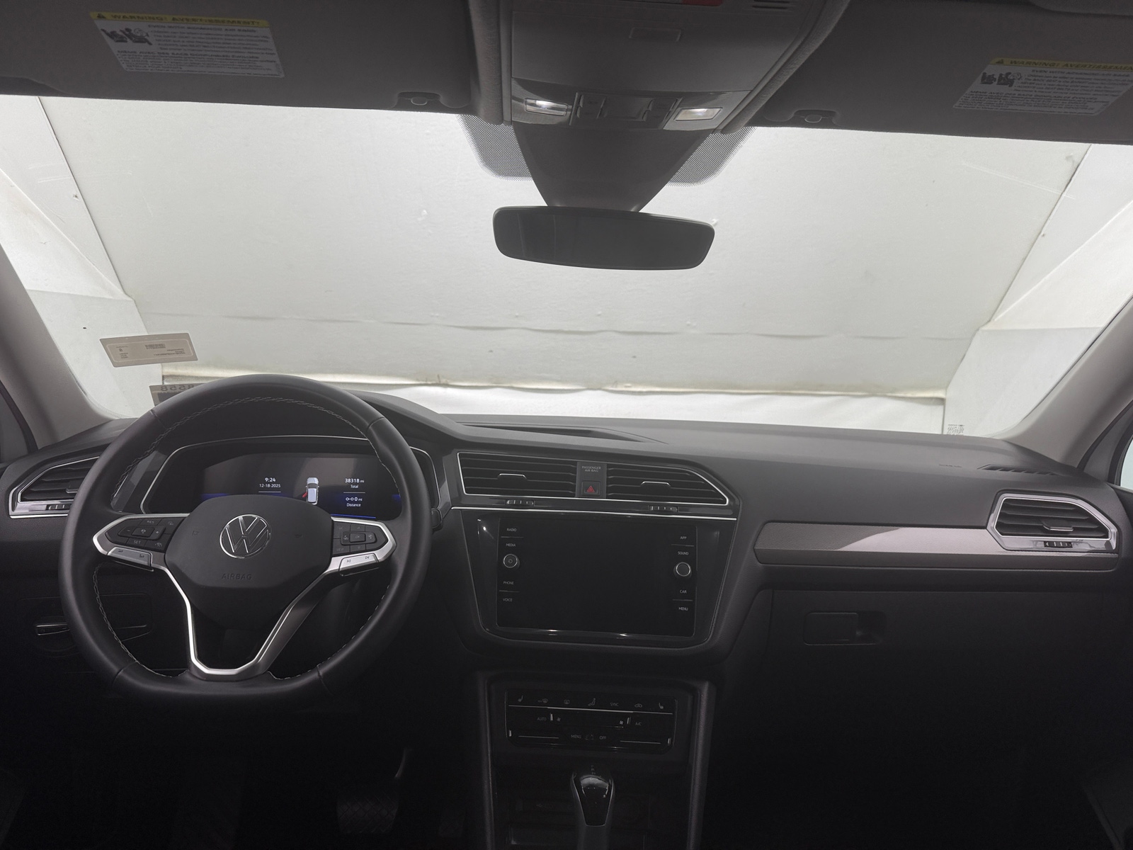 Thumbnail: 2023 Volkswagen Tiguan - 2