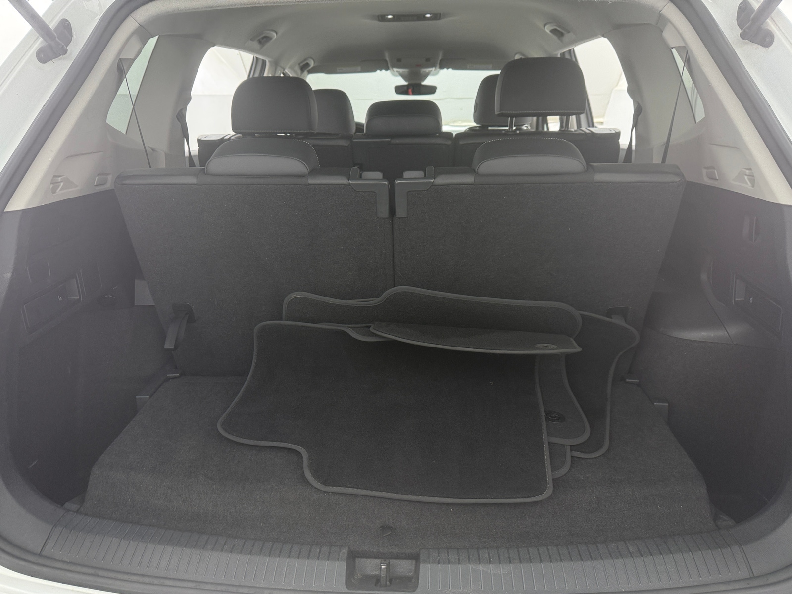 Thumbnail: 2023 Volkswagen Tiguan - 6