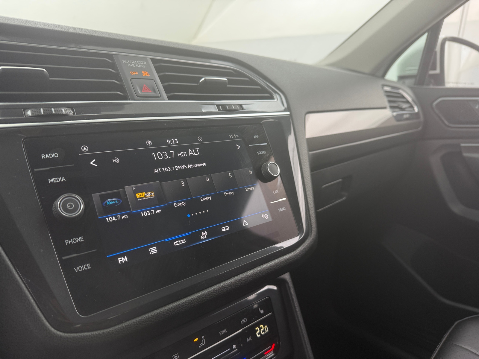 Thumbnail: 2023 Volkswagen Tiguan - 3