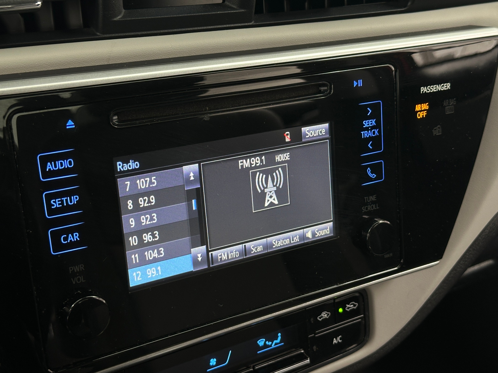 Thumbnail: 2017 Toyota Corolla - 4