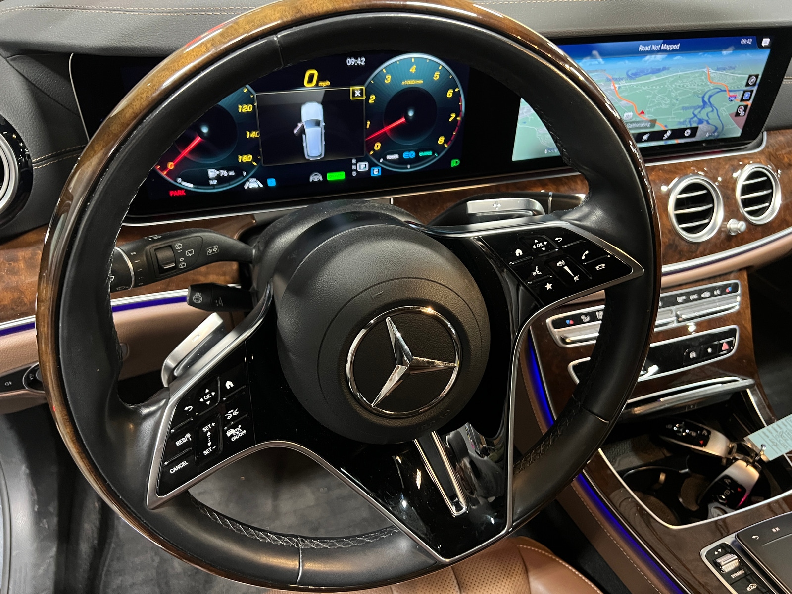 Thumbnail: 2022 Mercedes-Benz E-Class - 4