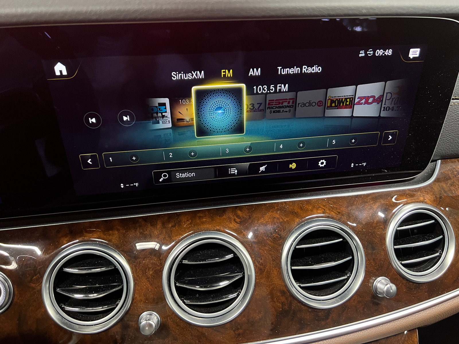 Thumbnail: 2022 Mercedes-Benz E-Class - 3