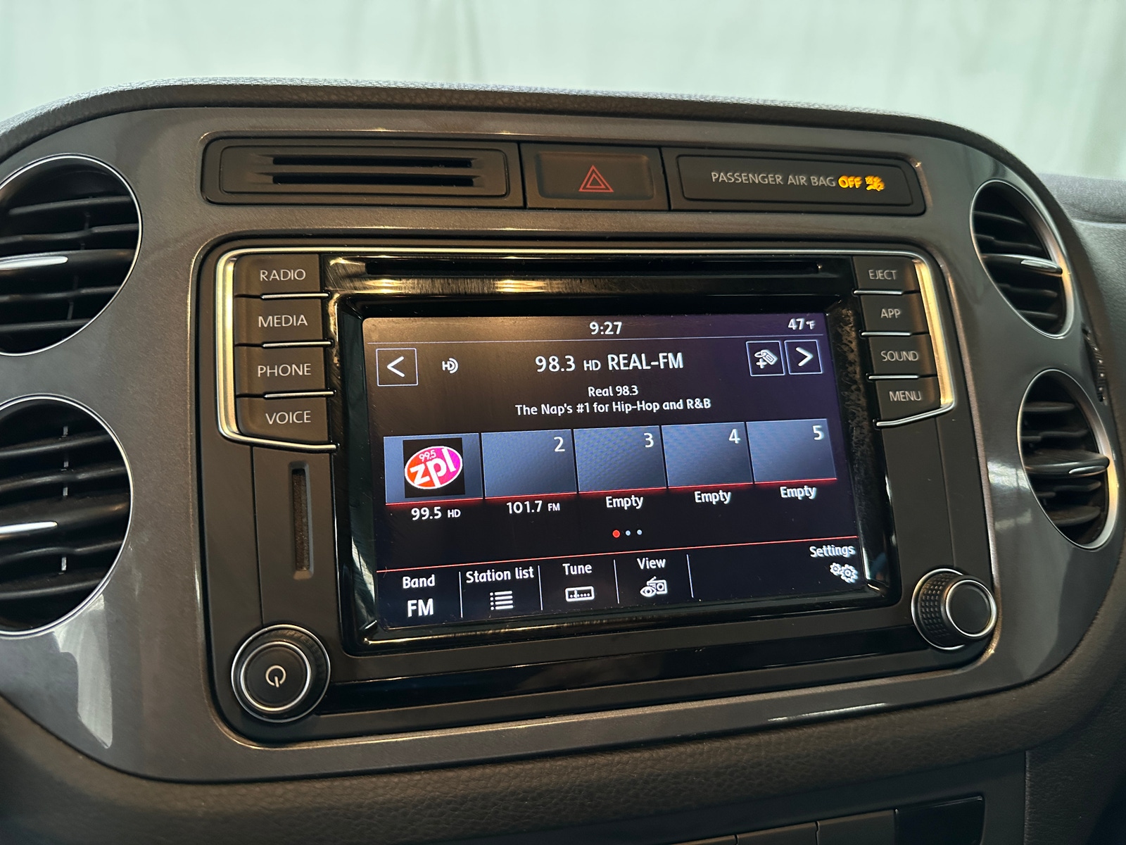 Thumbnail: 2018 Volkswagen Tiguan - 4