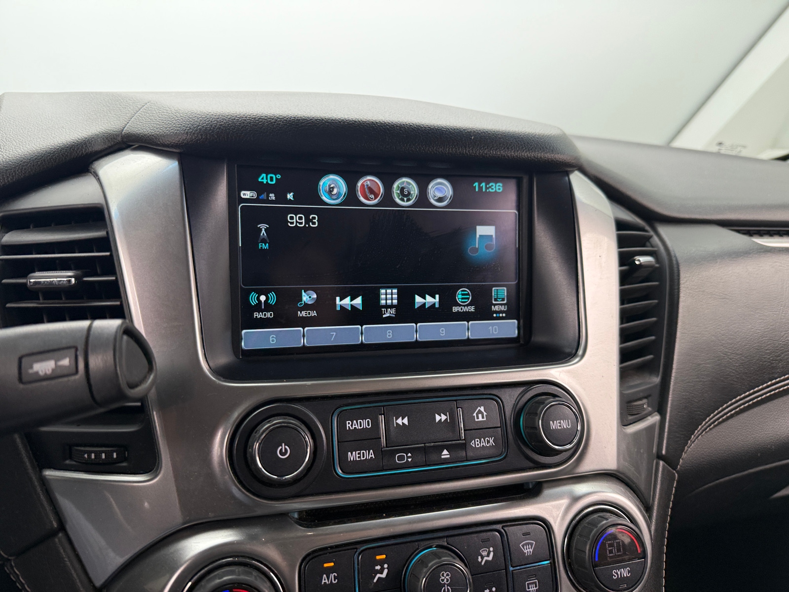 Thumbnail: 2019 Chevrolet Tahoe - 3