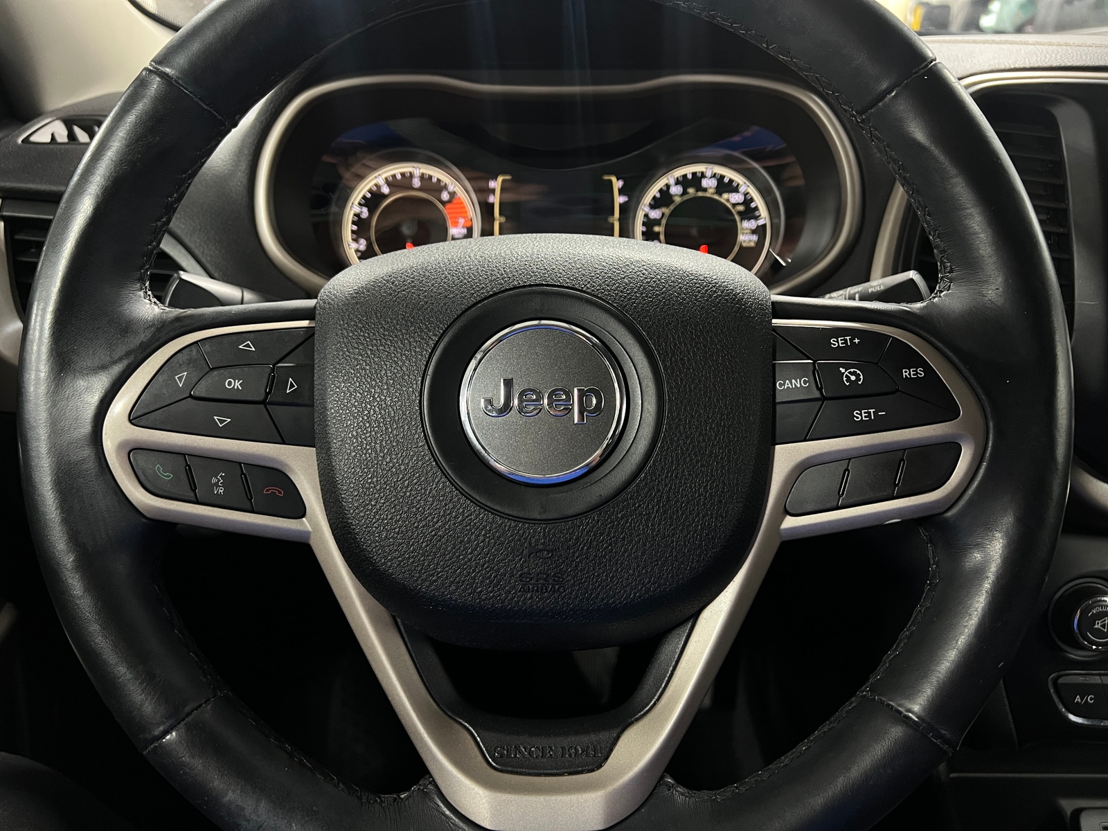 Thumbnail: 2017 Jeep Cherokee - 5