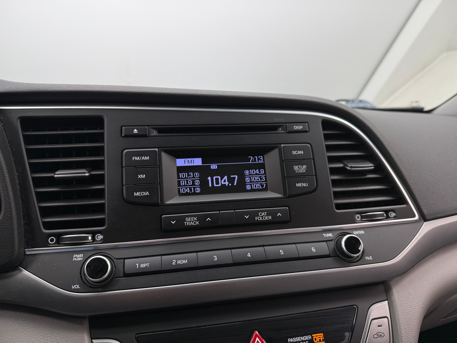 Thumbnail: 2017 Hyundai Elantra - 4