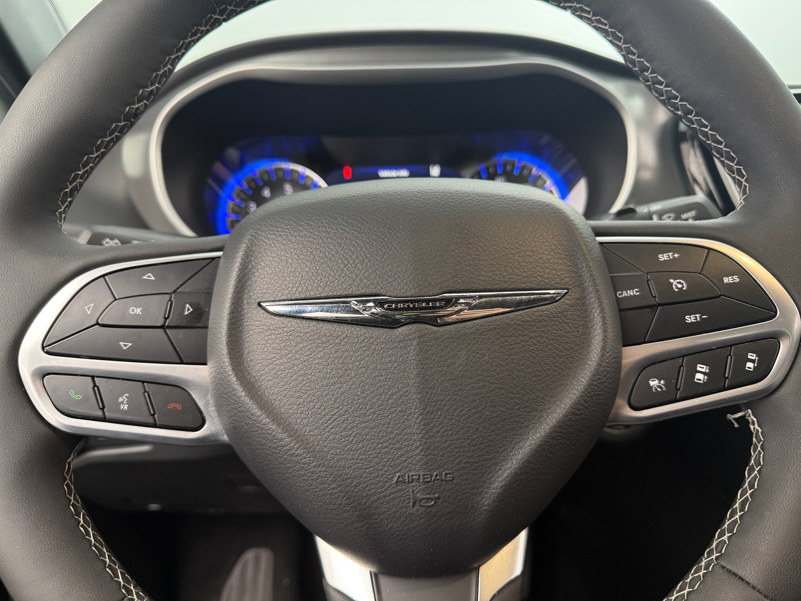 Thumbnail: 2025 Chrysler Pacifica - 4