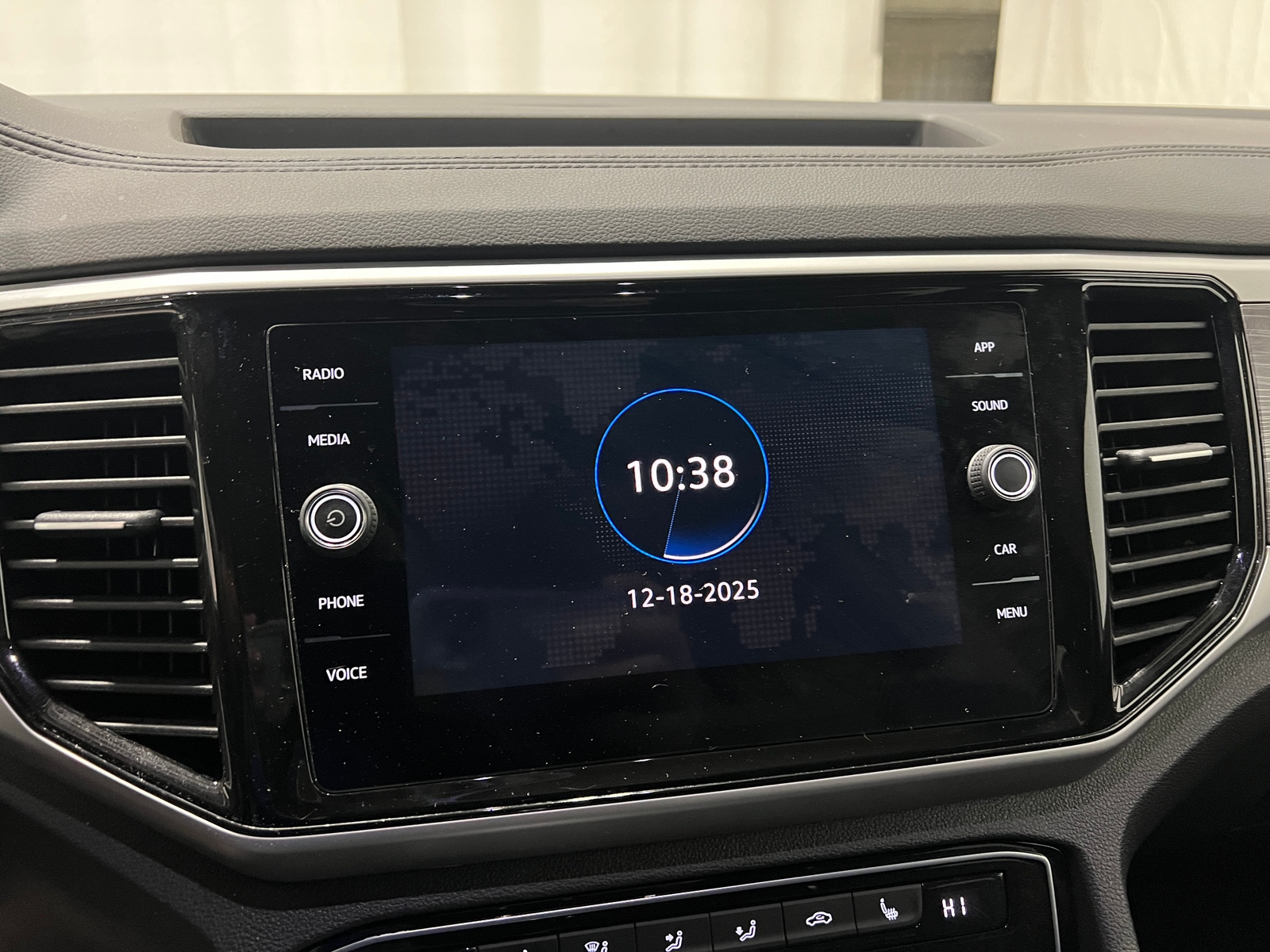 Thumbnail: 2022 Volkswagen Atlas - 3