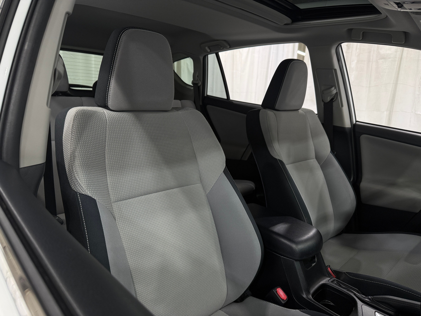 Thumbnail: 2016 Toyota RAV4 - 2