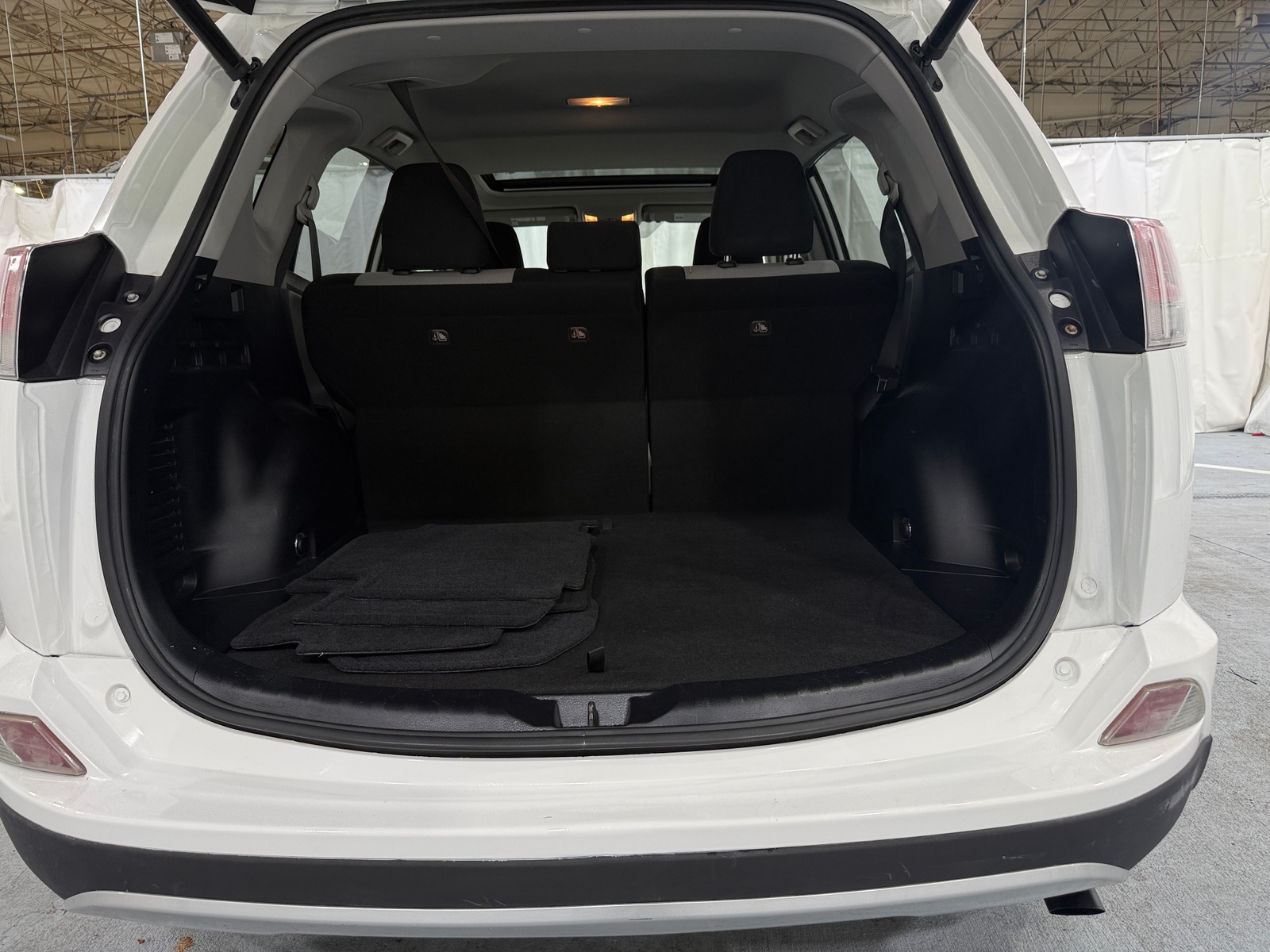 Thumbnail: 2016 Toyota RAV4 - 7